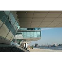 599_0020 Architektur in Hamburg - Glas und Stahlfassade, Bürogebäude am Altonaer Elbufer. | Neumuehlen - Strasse am Hafenrand von Hamburg Altona.